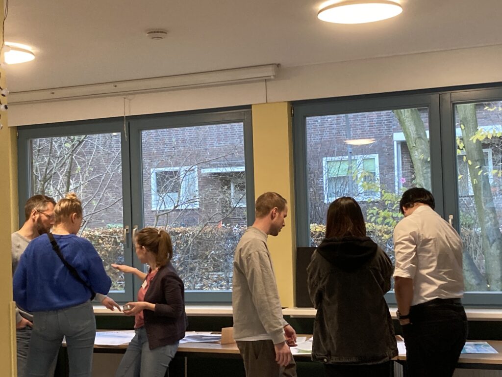 Gespräche in kleiner Runde beim Kennenlerntreffen